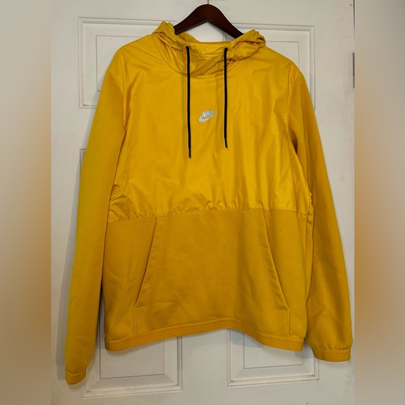 Nike Men’s Yellow Cotton/Poly Hoodie With Kangaroo pocket Size‎ L